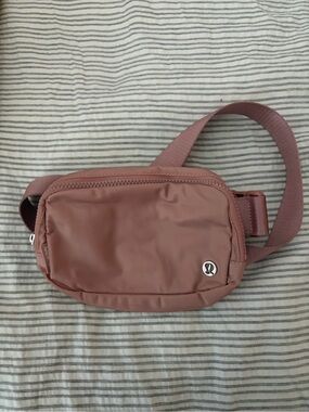 lululemon athletica Dusty Rose Waist Bag